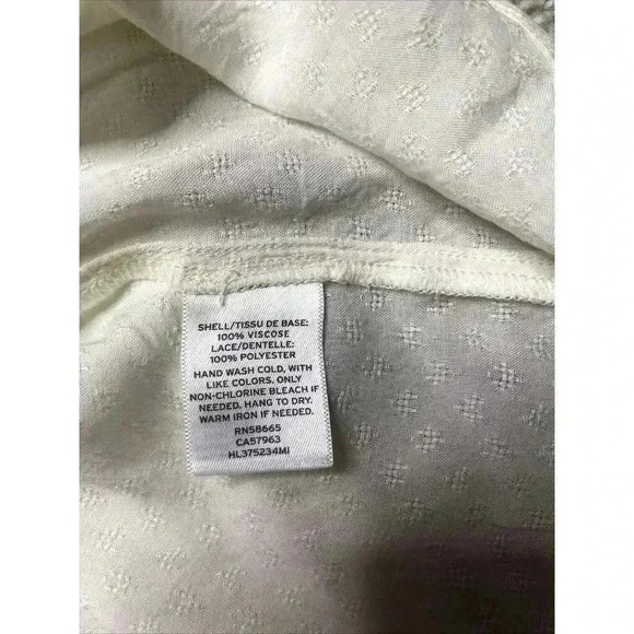 Hinge Lace Blouse - Picture 9 of 11